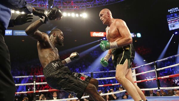 La pelea por el cinturón del WBC en pesados entre Tyson Fury y Deontay Wilder  - Sputnik Mundo