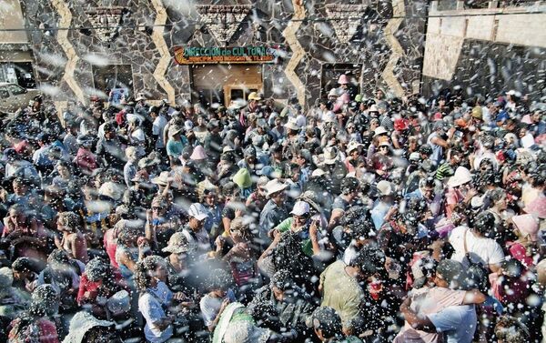 Residentes de Tilcara celebrando el Carnaval. Residentes de Tilcara celebrando el Carnaval. - Sputnik Mundo