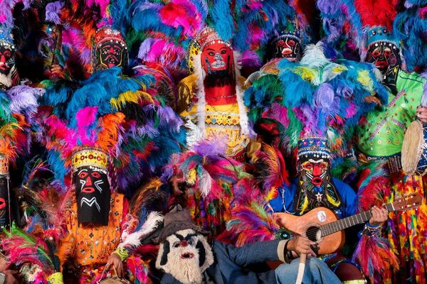 Carnavales argentinos entre críticas, ofrendas a la Pachamama y sacar el diablo de adentro | Fotos Carnavales argentinos entre críticas, ofrendas a la Pachamama y sacar el diablo de adentro | Fotos - Sputnik Mundo