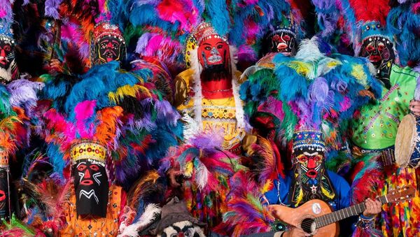 Personas con trajes típicos del Carnaval de Catamarca. - Sputnik Mundo