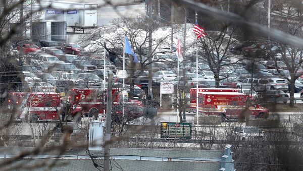 Los vehículos de los serviocios de emergencia cerca de MolsonCoors en Milwaukee - Sputnik Mundo