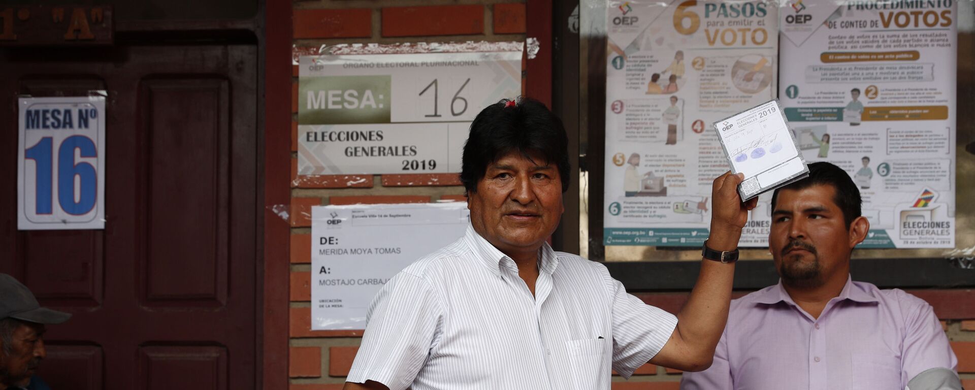 Evo Morales votando durante las elecciones de octubre de 2019 en Bolivia - Sputnik Mundo, 1920, 27.07.2021