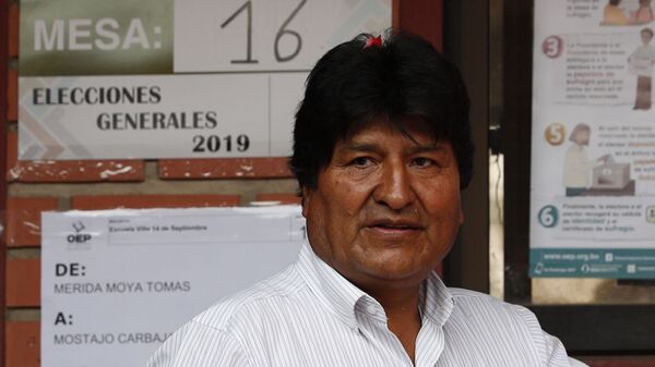 Evo Morales votando durante las elecciones de octubre de 2019 en Bolivia - Sputnik Mundo