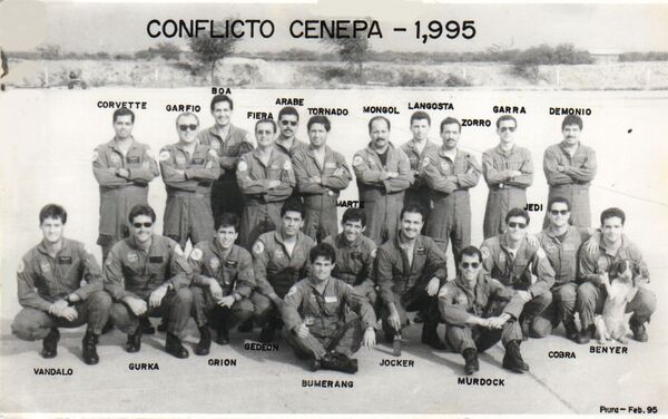 Integrantes de las Fuerzas Aéreas peruanas durante el conflicto del Cenepa - Sputnik Mundo