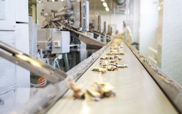 Fabricación del chocolate en la fábrica Krasni Oktiabr - Sputnik Mundo