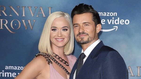 La cantante Katy Perry con su novio el actor Orlando Bloom - Sputnik Mundo