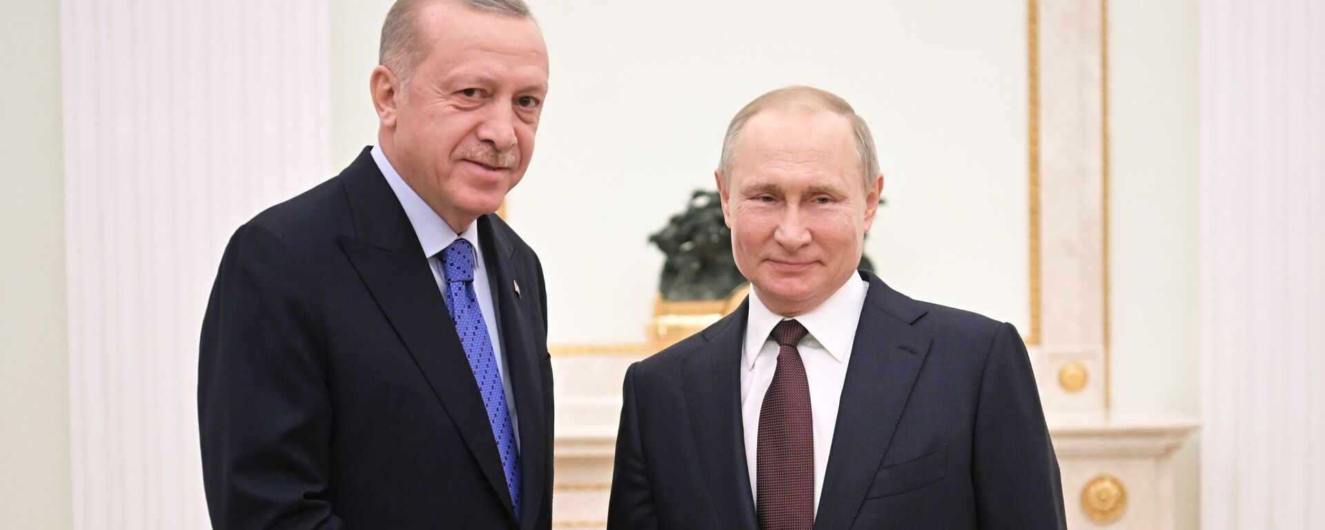 El líder turco, Recep Tayyip Erdogan, con el presidente de Rusia, Vladímir Putin - Sputnik Mundo, 1920, 02.08.2023