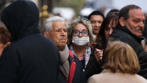 Mujer con mascarilla en Madrid  - Sputnik Mundo