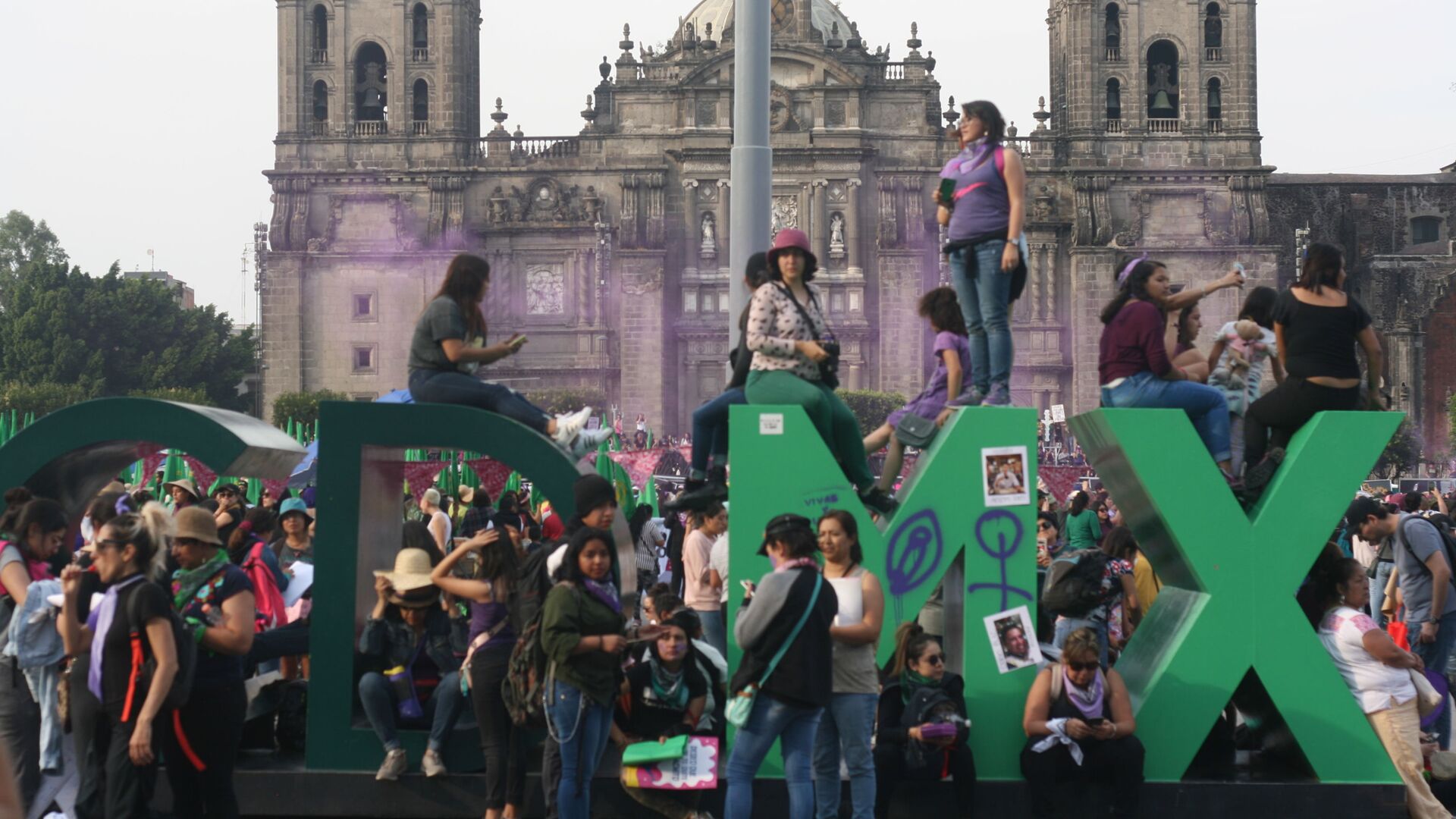 Megamarcha feminista en la Ciudad de México por el Día Internacional de la Mujer - Sputnik Mundo, 1920, 30.11.2021