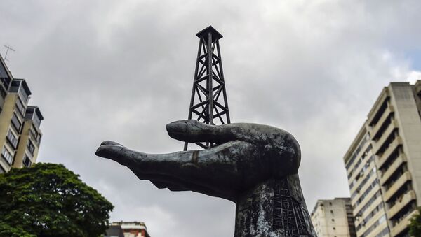 Monumento por la conquista del patrimonio petrolero, frente a la sede de la petrolera estatal venezolana PDVSA - Sputnik Mundo