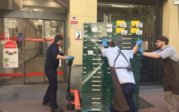 Reposición mercancía supermercado en Madrid  - Sputnik Mundo