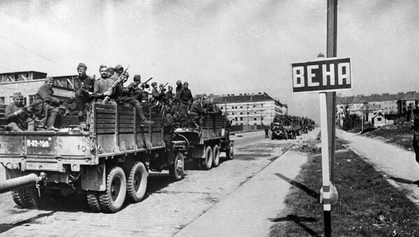 Las tropas soviéticas entran en Viena - Sputnik Mundo