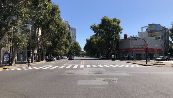 Calles desiertas en Buenos Aires, durante el primer día de cuarentena obligatoria - Sputnik Mundo