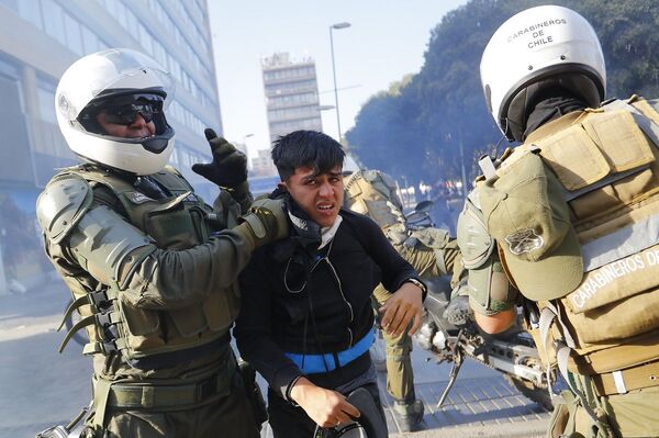 Los 2.500 presos de la revuelta en Chile de los que no se hablan Los 2.500 presos de la revuelta en Chile de los que no se hablan - Sputnik Mundo