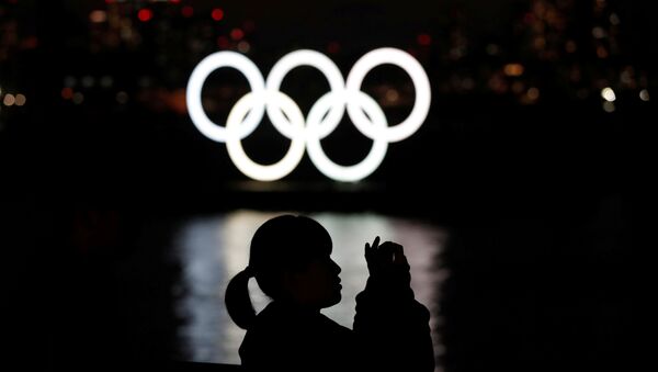Anillos olímpicos en Tokio, Japón - Sputnik Mundo