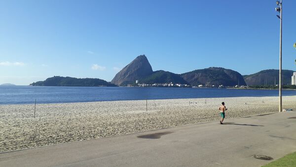 Playa de Río de Janeiro durante el brote de coronavirus en Brasil - Sputnik Mundo