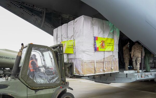 A400M del Ejército del Aire con 14 toneladas de material sanitario en Torrejón (Madrid) - Sputnik Mundo
