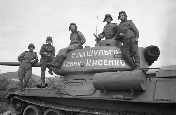 El T-34, la 'superarma' que ayudó a la URSS a ganar la Gran Guerra Patria El T-34, la 'superarma' que ayudó a la URSS a ganar la Gran Guerra Patria - Sputnik Mundo