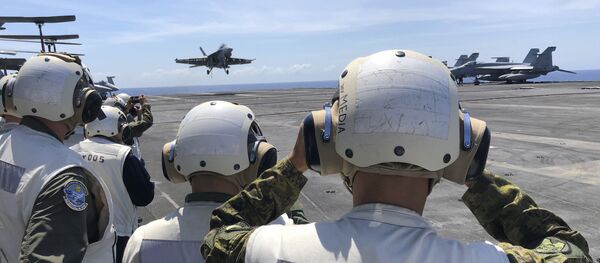 Ejercicios navales sobre el USS Theodore Roosevelt (archivo) Ejercicios navales sobre el USS Theodore Roosevelt (archivo) - Sputnik Mundo