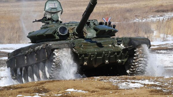 Un tanque T-72 en un polígono - Sputnik Mundo