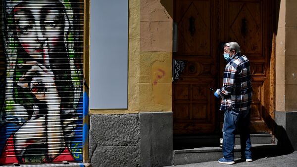 Un vecino de Madrid durante el estado de alarma - Sputnik Mundo