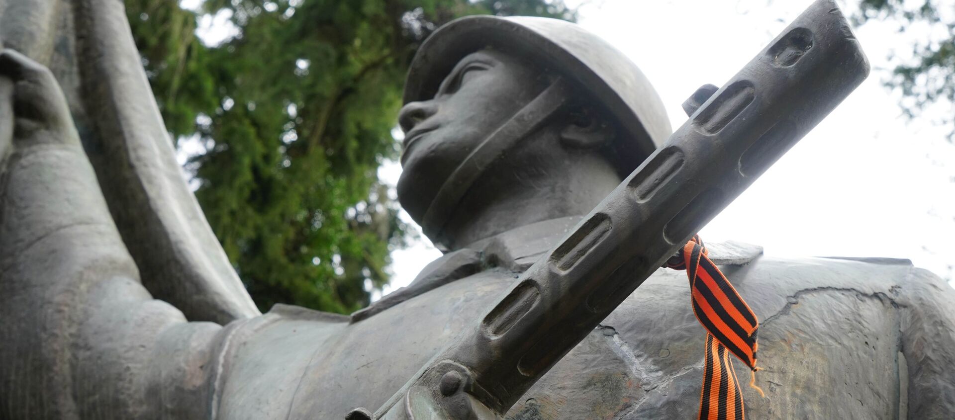 Un monumento a los soldados sovieticos Un monumento a los soldados sovieticos - Sputnik Mundo, 1920, 09.04.2020
