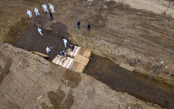 Excavación de fosas comunes en la isla de Hart, Nueva York - Sputnik Mundo