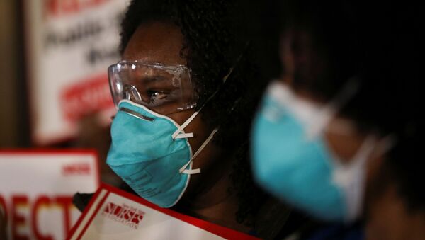 Enfermeras rinden un homenaje a los trabajadores de la salud, en medio a la epidemia de COVID-19, en Nueva York - Sputnik Mundo