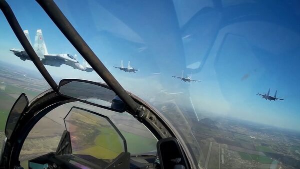 Así es como se entrenan los Su-30SM para celebrar el Día de la Victoria - Sputnik Mundo