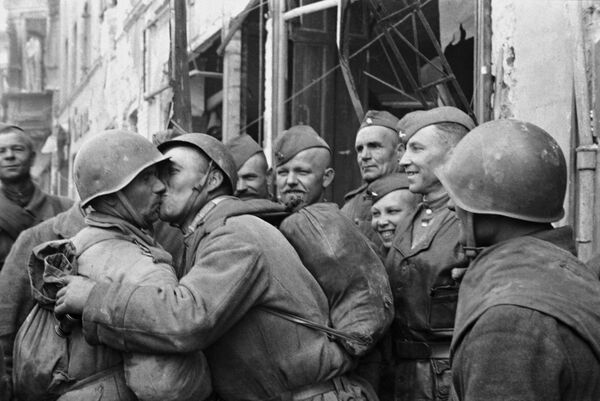 Golpe al corazón del Reich: cómo la URSS puso a Hitler de rodillas con la toma de Berlín Golpe al corazón del Reich: cómo la URSS puso a Hitler de rodillas con la toma de Berlín - Sputnik Mundo