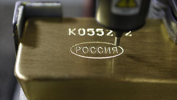Un lingote de oro en una fábrica rusa - Sputnik Mundo