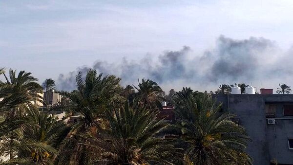 El humo en el cielo de Trípoli - Sputnik Mundo