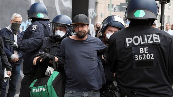 Detención de un manifestante en Berlín - Sputnik Mundo