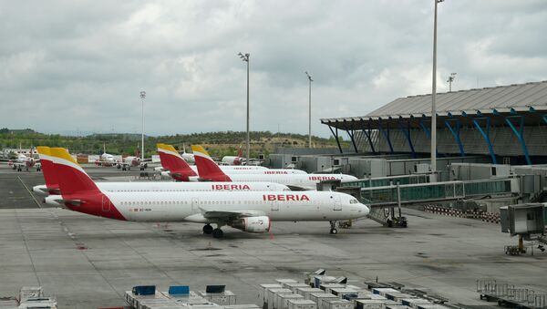 Aviones aparcados en el aeropuerto de Madrid-Barajas Adolfo Suárez  - Sputnik Mundo