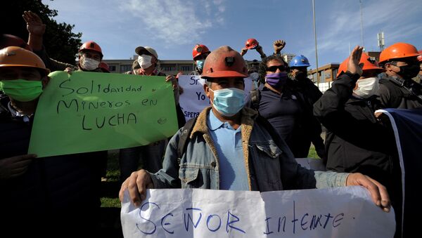 Mineros chilenos manifestándose en medio de la pandemia por COVID-19 - Sputnik Mundo