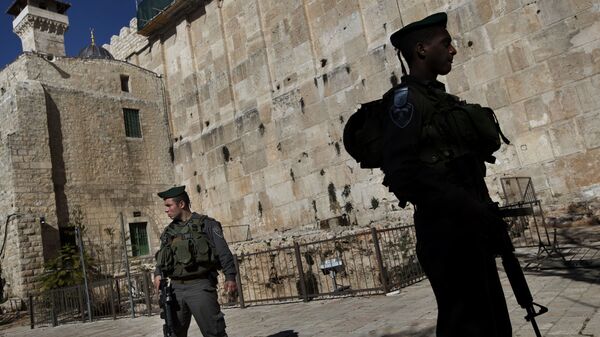 Militares israelíes cerca de la mezquita de Abrahán en Hebrón - Sputnik Mundo