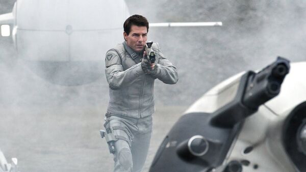 Tom Cruise en la película 'Oblivion' - Sputnik Mundo