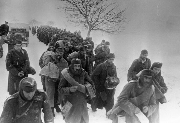Tragedia y heroísmo del pueblo de la URSS en las imágenes de la Segunda Guerra Mundial Tragedia y heroísmo del pueblo de la URSS en las imágenes de la Segunda Guerra Mundial - Sputnik Mundo
