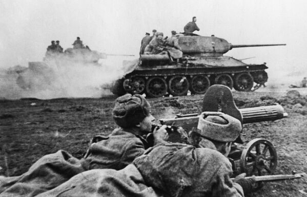 Tragedia y heroísmo del pueblo de la URSS en las imágenes de la Segunda Guerra Mundial Tragedia y heroísmo del pueblo de la URSS en las imágenes de la Segunda Guerra Mundial - Sputnik Mundo