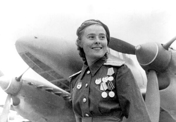 El valiente rostro femenino de la Gran Guerra Patria, en imágenes
 - Sputnik Mundo