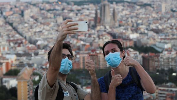 Españoles en Barcelona durante la pandemia de coronavirus - Sputnik Mundo