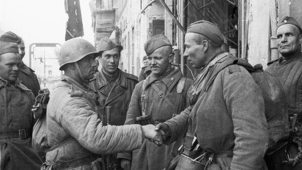 Militares soviéticos en Berlín, 1945 - Sputnik Mundo