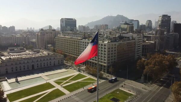 Confinamiento total en Santiago: así se ven las calles de la capital chilena - Sputnik Mundo