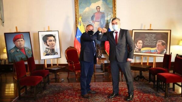 El presidente de la Asamblea Nacional Constituyente de Venezuela, Diosdado Cabello, y el embajador de Rusia en Caracas, Serguéi Melik-Bagdasárov (archivo) - Sputnik Mundo