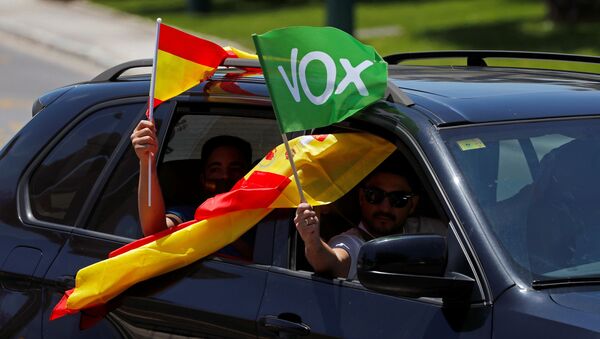 Las banderas de España y Vox - Sputnik Mundo