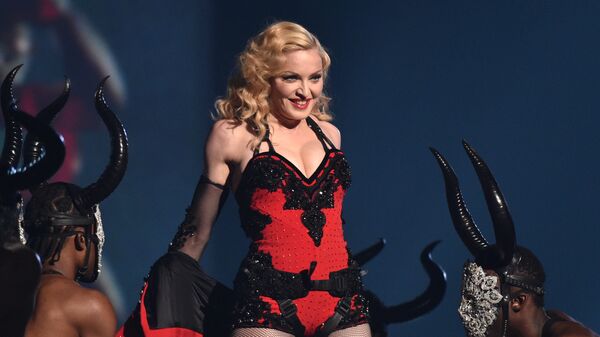 Певица Мадонна выступает на 57-й ежегодной премии Грэмми в Лос-Анджелесе, США, 2015 год - Sputnik Mundo