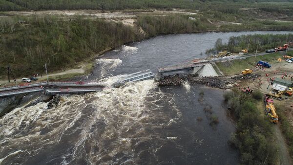 Un puente se desploma en Múrmansk, Rusia - Sputnik Mundo