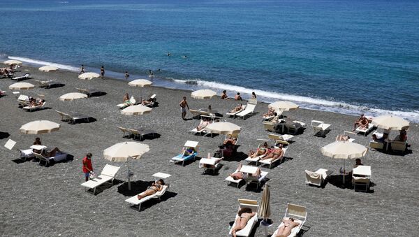 Una playa en Sicilia, Italia - Sputnik Mundo