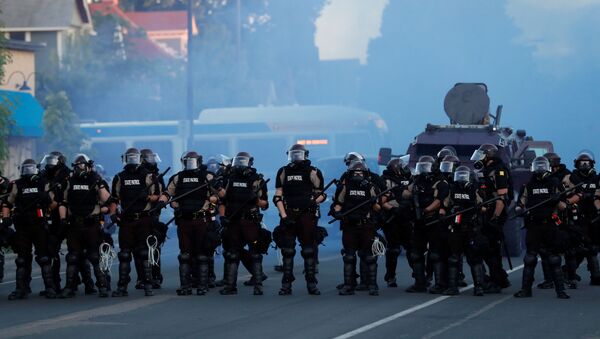 Agentes de Policía durante una protesta, foto de archivo - Sputnik Mundo