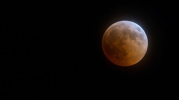 Un eclipse lunar visto desde Crimea (archivo) - Sputnik Mundo